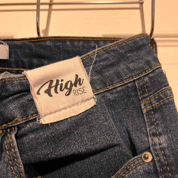 Kensie Jeans With Flowers - Picture 3 of 8